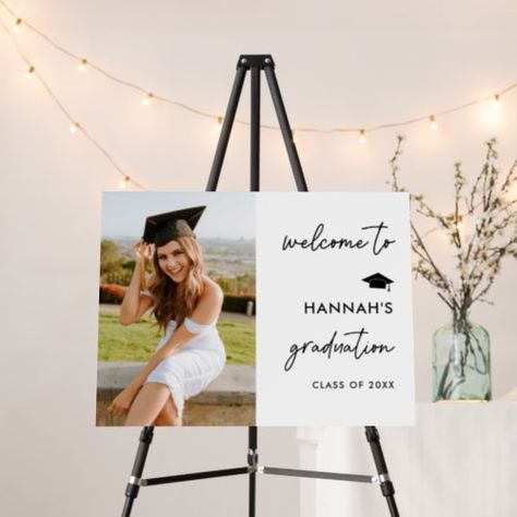 Graduation Welcome Sign, Grad Party Theme, Graduation Party Pictures, Modern Graduation Party, High School Graduation Party Decorations, College Grad Party, Backyard Graduation Party, Outdoor Graduation Parties, Graduation Dinner