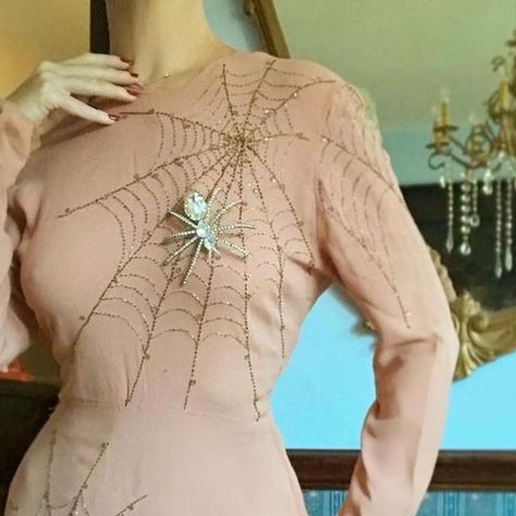 Spiderweb Wedding Dress, Spider Inspired Dress, Dress With Spider Web, Spider Web Gown, Spiderweb Back Dress, Spiderweb Fashion, Beaded Spiderweb, Spiderweb Dress, Spiderweb Dress Runway