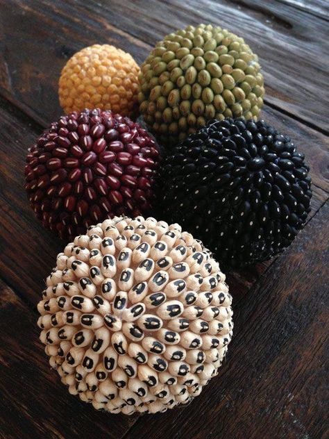 Sphere Decor Ideas, Art With Balls, Bean Balls, Styrofoam Ball Crafts, Decorative Balls, Dekor Diy, Decorative Spheres, Styrofoam Ball, Diy Home Decor Bedroom