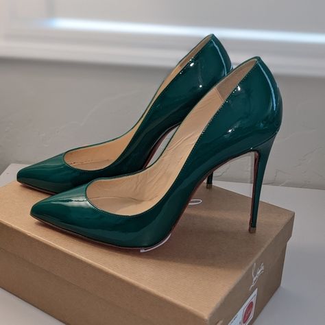 Patent leather Louboutin Pigalle Follies 100mm EU 40.5 (10) Emerald Green. Green Louboutin Heels, Emerald Heels, Emerald Green Shoes, Emerald Green Heels, Red Bottom Heels, Pigalle Follies, Louboutin Pigalle, Heels Aesthetic, Green Heels