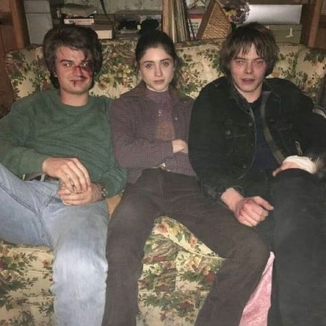 Joe Keery Natalia Dyer, Charlie Heaton, Joe Kerry, Natalia Dyer, Stranger Danger, Stranger Things Kids, Stranger Things Steve, Stranger Things Actors, Stranger Things Tv