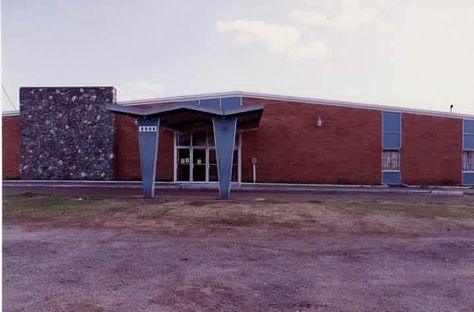 The Twilight  Skating  Rink, Pleasant Grove, Dallas, Texas. This building was demolished and is now a DART station. Break Dancing, American Wallpaper, Pleasant Grove, Sock Hop, Skating Rink, Dallas Fashion, Grand Prairie, Dallas Fort Worth, Historical Place