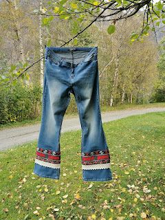 Mendingmayhem : How to add extra length to a pair of jeans Lengthen Jeans With Fabric, How To Extend Jeans Length, Jeans With Crochet Ideas, Extend Jeans Length, Lengthen Jeans Diy Ideas, How To Add Length To Jeans, Adding Length To Jeans, Boho Jeans Diy, Add Length To Jeans