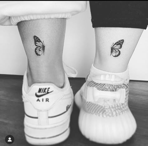 Tattoo For Best Friends, Matching Cousin Tattoos, Matching Bff Tattoos, Cousin Tattoos, Maching Tattoos, Bestie Tattoos, Sister Tattoo Designs, Twin Tattoos, Cute Matching Tattoos