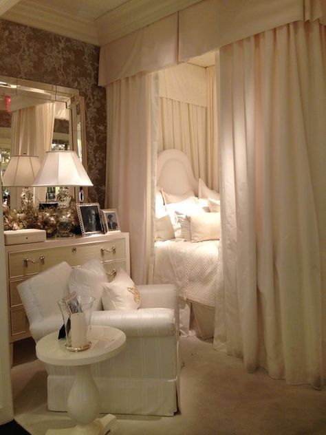 Nice Hotel, Fancy Bedroom, Attic Room, Old Hollywood Style, Hollywood Style, Dream House Rooms, Redecorate Bedroom, Dreamy Room, Black Baby