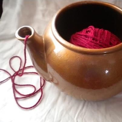 Modern Haken, Knitting Bowl, Cute Teapot, Yarn Bowls, Yarn Holder, Yarn Storage, Ball Of Yarn, Yarn Bowl, Yarn Projects