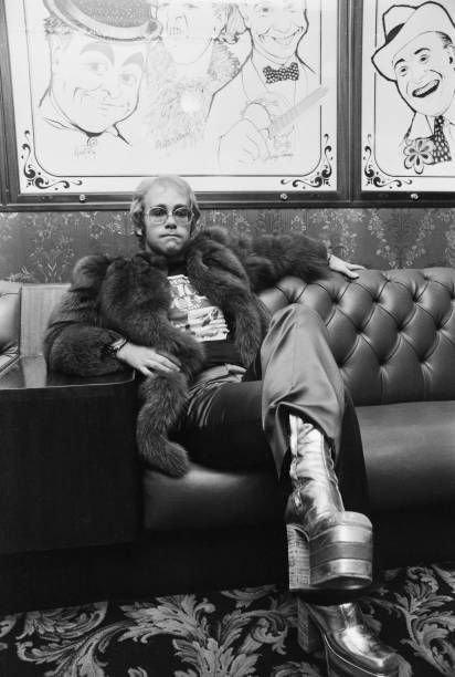 1,982 Elton John 70s Photos and Premium High Res Pictures - Getty Images Glam Rock Aesthetic, Boomer Style, 70s Glam Rock, Rocketman Movie, Crocodile Rock, 70s Glam, 70s Photos, Candle In The Wind, Icon X