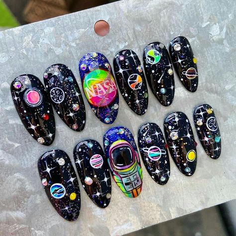 Galaxy Nail Designs, Galaxy Nail, Planet Nails, Space Nails, La Nails, Nail It, Galaxy Nails, Uv Gel Nails, I Love Nails