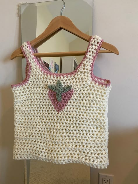 strawberry green pink aesthetic crochet top coquette Summer Crochet Top Ideas, Crochet Croquette, Crochet One Skein Projects, Summer Sweater Crochet, Strawberry Crochet, One Skein Crochet, Crochet Clothing And Accessories, Crochet Design Pattern, Crochet Inspo