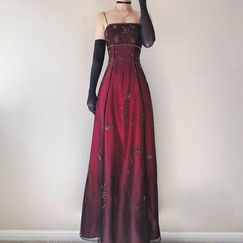 90s Prom Dresses, Goth Prom Dress, Gothic Prom Dress, 90s Prom Dress, Prom Dress Inspo, Grunge Dress, Burgundy Prom Dress, Dark Burgundy, Prom Dress Inspiration