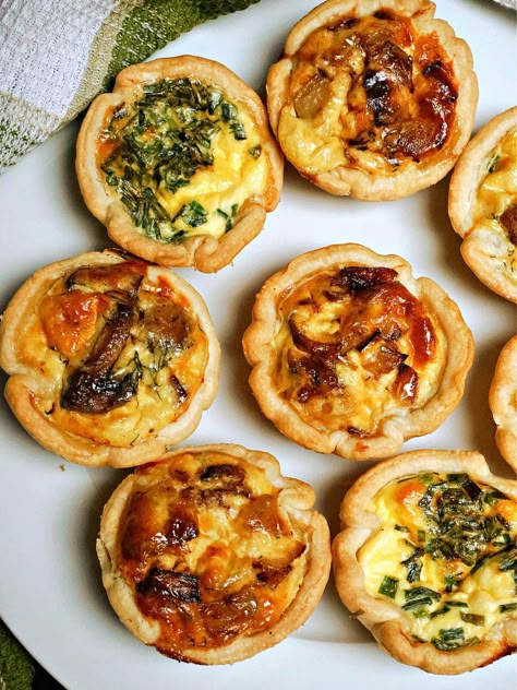 Mini Quiches Recipe made with shortcrust pastry, eggs, milk and 3 delicious fillings: bacon and caramelised onions, cheese and mushrooms and cheese and chives - a spectacular appetizer for every occasion. Quick and easy to make, these mini quiches are such a great party food that caters to all tastes and ages. Puff Pastry Mini Quiche, Christmas Eve Lunch Ideas, Christmas Eve Lunch, Delicious Party Appetizers, Sausage Roll Recipes, Puff Pastry Quiche, Bento Boxes For Kids, Vegetables Pizza, Eggs Quiche