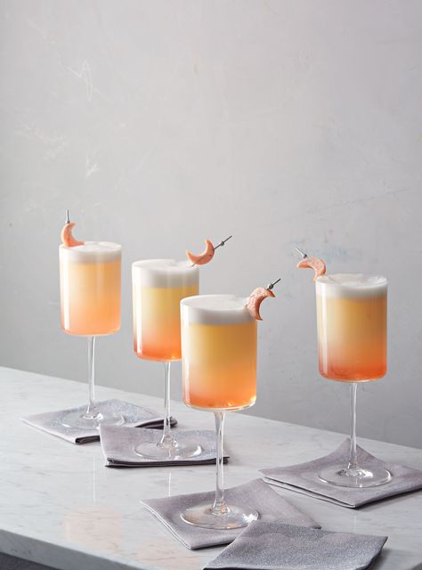 Mimic the beauty of the setting sun with the ombré look of Sunset Fizz cocktails. A trimmed grapefruit peel makes a great makeshift crescent moon—the perfect add-on for each drink's stirrer. Star Themed Wedding, Sunset Drinks, Mixology Bar, Grapefruit Peel, Full Moon Party, Wedding Theme Inspiration, Peach Bellini, Moon Wedding, Cocktail Garnish