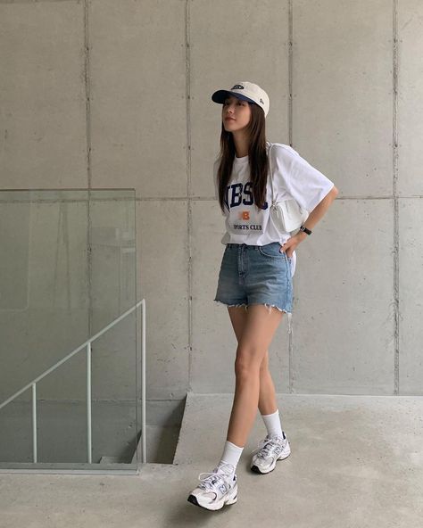 Aesthetic Outfit With Shorts, Shorts Outfits Women Korean, Korean Shorts Outfits Women, Baggy Shirt And Shorts, Maxi Skirt Casual Outfit, New Balance 530 Outfit, Casual Dinner Outfits, Dinner Outfit Casual, New Balance Outfit