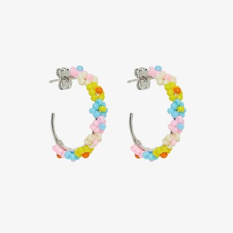 Sweet Band, Bead Flowers, Flower Hoop Earrings, Seed Bead Flowers, Pura Vida Bracelets, Daisy Earrings, Ear Candy, Flower Bracelet, Pretty Earrings