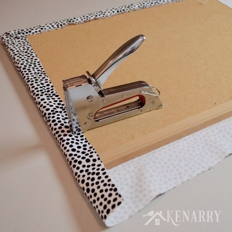 Love the fabric in this DIY Bulletin Board Makeover idea! It adds a fun, feminine touch to a corkboard or message board for a home, office or dorm room. Bulletin Board Makeover, Fabric Covered Bulletin Board, Cork Board Ideas, Office Bulletin Boards, Diy Bulletin Board, Diy Cork Board, Diy Organizer, Cork Boards, Cork Diy