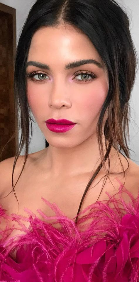 Pink Dress Makeup, Fuschia Lipstick, Robe Fuchsia, Pink Lipstick Makeup, Bright Pink Lips, Bright Pink Lipsticks, Hot Pink Outfit, Hot Pink Prom Dress, Pink Lips Makeup