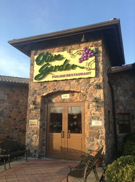 Olive Garden Interior, Olive Garden Pictures, Olive Garden Restaurant Aesthetic, Olive Garden Food Pictures, Olive Garden Aesthetic, Olive Garden Food, Olive Garden Menu, Olive Garden Catering, Olive Garden Restaurant