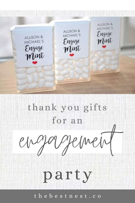 Super cute ideas for engagement party favours - send your guests home with something to show them how much they mean to you. Thank You Gifts For Engagement Party, Engagement Party Guest Gift Ideas, Engagement Thank You Gifts, Engagement Party Giveaways, Engagement Party Thank You Gifts, Engagement Party Goodie Bags, Engagement Details Decor, Small Engagement Party Ideas Diy, Engagement Party Gifts For Guests