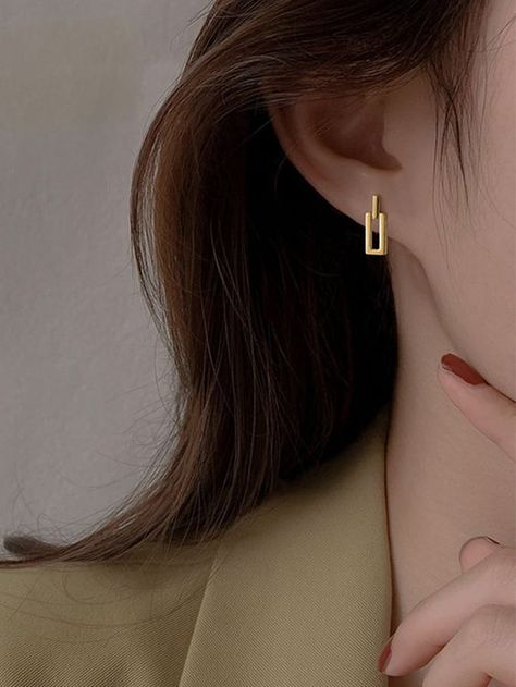 Gold Earrings Designs Modern Simple, Modern Simple Gold Earrings, Trendy Earrings 2024, Small Gold Earrings Indian, Extravagant Chandeliers, Gold Simple Earrings, Latest Gold Earrings Designs, Trendy Gold Earrings, Chandeliers Earrings