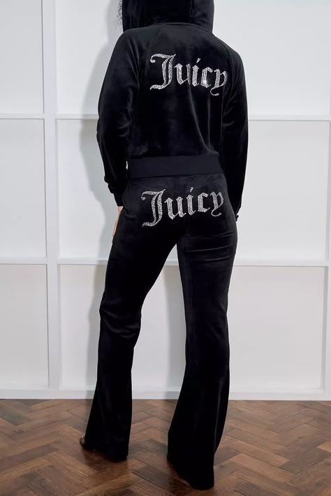 Sugarfree Outfits, Juicy Couture Track Suit Aesthetic, Black Juicy Couture Tracksuit, Track Suit Outfit, Juicy Track Suit, Juicy Couture Track Suit, Juicy Couture Clothes, Juicy Tracksuit, Juicy Couture Tracksuit