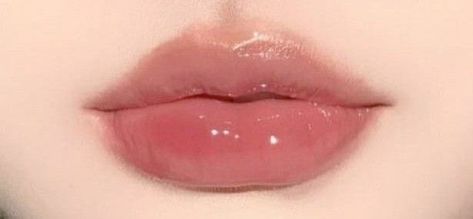 Lips Cupids Bow, Round Cupids Bow Lips, Rounded Cupids Bow Lips, Pouty Lip Filler, Desired Face Ideas, Lip Filler Shape Ideas, Cupids Bow Lips, Thick Lips, Heart Shaped Lips