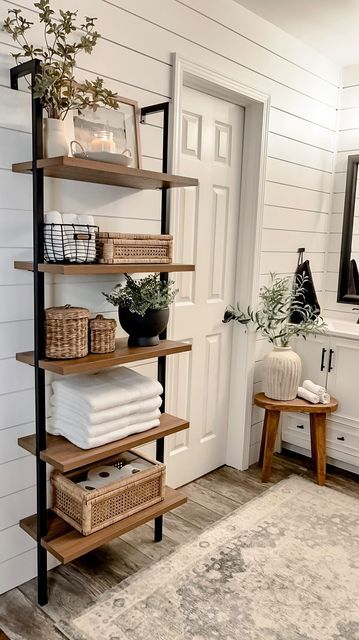 Cabin Kits, Bathroom Inspiration Decor, Small Bathroom Decor, Decor Home Living Room, Ideas Bathroom, Design Case, Bathroom Makeover, Home Decor Bedroom, Bathroom Interior Design