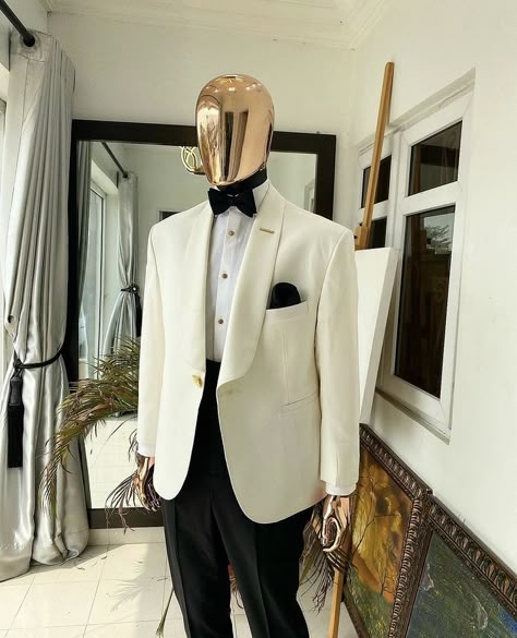 Cream Tuxedo Wedding, Cream Suit Men Wedding, Cream Tuxedo, Bond Outfits, Mens Pants Fashion Casual, Mens Outdoor Fashion, White Wedding Suit, Custom Tuxedo, Stylish Mens Suits