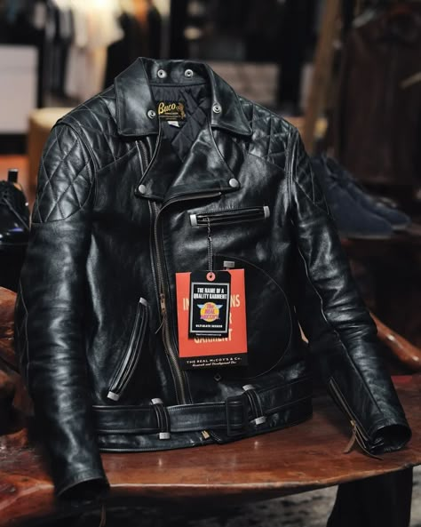 Leather jacket • Instagram Buco Leather Jacket, Biker Style Men, Rider Jacket, Black Biker Jacket, Leather Jacket Men Style, Mens Leather Clothing, Biker Outfit, Riders Jacket, Elbow Pads