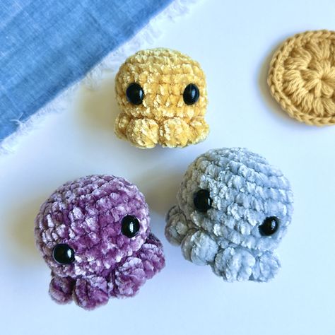 No Sew Crochet Octopus Pattern - Life with Bubbins Crochet Plush Keychain, Beading Patterns Free Tutorials, Crochet Octopus Pattern, Octopus Crochet Pattern Free, No Sew Crochet, Octopus Pattern, Crocheted Animals, Octopus Crochet Pattern, Easy Crochet Animals