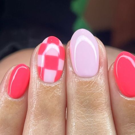 Cute Short Short Nails, Teenage Nail Ideas, Preppy Dip Nails, No Tip Nail Ideas, Nail Inspo For Short Natural Nails, Easy Summer Nails Short, Nails For Beginners Ideas, Summer Checkered Nails, Preppy Nail Designs For Kids