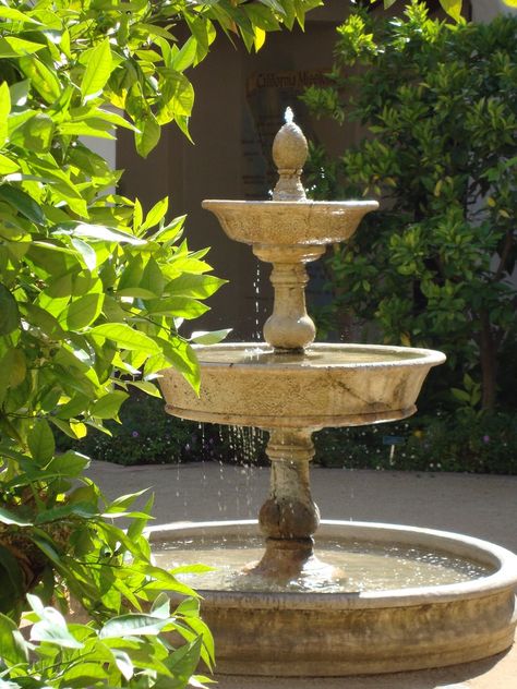 Spanish Style Outdoor, Mexican Fountain, Spanish Fountain, Outdoor Water Fountains, Royal Wedding Themes, Spanish Courtyard, Spanish Garden, Respite Care, Mediterranean Interior