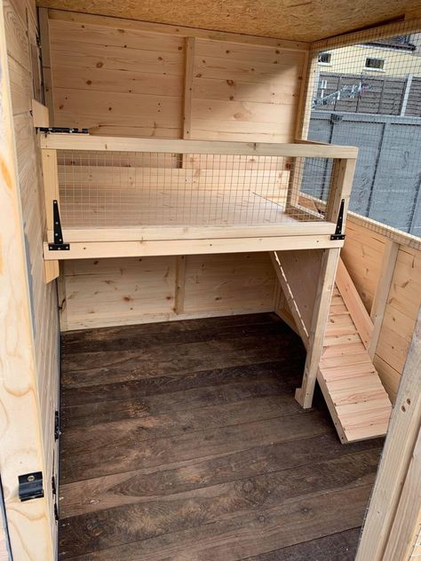 C&c Rabbit Cage Ideas, Bunny Storage Ideas, Bunny Hutches Outdoor, Bunny Coop Ideas, Bunny Sheds Outdoor, Bunny Shed Ideas, Rabbit Outdoor Enclosure, Diy Rabbit Hay Feeder, Rabbit Cage Ideas Outdoor