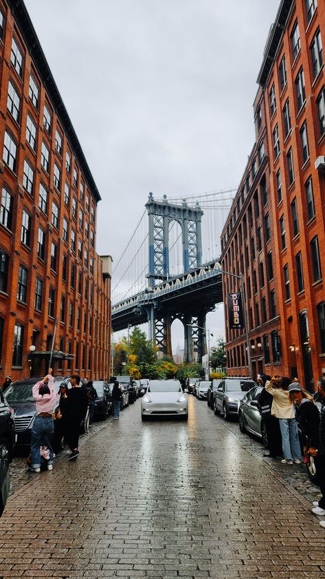 DUMBO BROOKLYN #dumbo #dumbonyc #nyc Nyc Fall Aesthetic, Pineapple Street, Dumbo Brooklyn Bridge, Nyc Vision Board, Brooklyn Cafe, Dumbo Nyc, Brooklyn Dumbo, Nyc Attractions, New York City Pictures