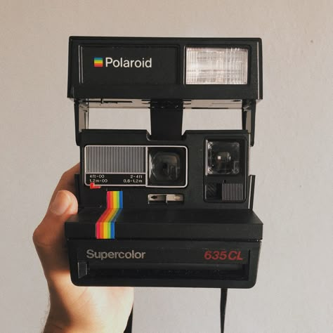 Poloroid Camera 80s Aesthetic, Old Polaroid Camera, 90s Polaroid, Retro Polaroid, Polaroid Aesthetic, Polaroid Cameras, Brasil Aesthetic, Running Goals, Four Friends