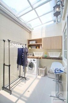 Laundry design ideas with drying room that you must try 03 Outdoor Laundry Rooms, Outdoor Laundry, Bedroom Decorating Tips, Drying Room, Service Area, Apartment Decorating On A Budget, Laundry Design, Small House Decorating, Modern Laundry Rooms