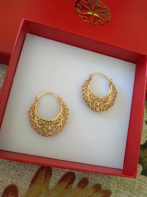 Girls Weakness, Unique Gold Jewelry Designs, Wedding Jewelry Sets Bridal Jewellery, Gold Jewels Design, Indian Bridal Jewelry Sets, Modern Gold Jewelry, Bridal Jewellery Design, Jewelry Set Design, Gold Bridal Jewellery Sets