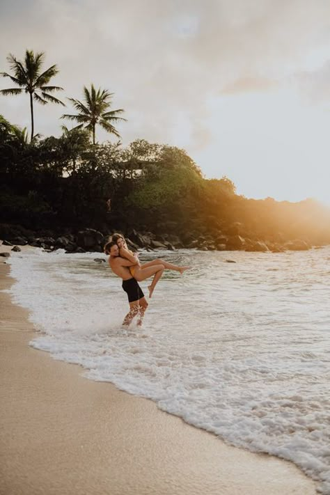 The Unhoneymooners, Couples Beach Photography, Couple Beach Pictures, Honeymoon Pictures, Hawaii Pictures, Honeymoon Photos, Dream Honeymoon, Hawaii Honeymoon, Beach Engagement Photos