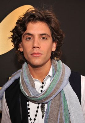 Mika Singer, Men's Long Hair, Singer Wallpaper, Origin Of Love, Rat King, Male Profile, White Guys, Beirut Lebanon, Charming Man