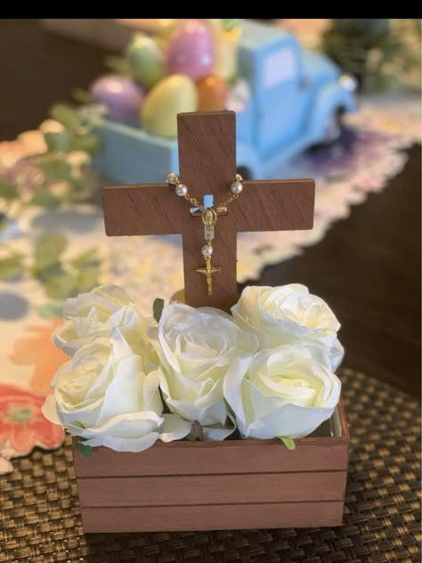 Bautizo Table Decor, Bautismo Centerpieces, Bautizo Table Centerpieces, Centerpieces For Bautizo, Baptism Ideas For Boys, Diy First Communion Centerpieces, Primera Communion Decoration, Baptismal Centerpieces, Confirmation Centerpieces Ideas