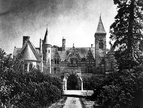 The 11 Most Influential Haunted Houses | GQ Gothic Novels, House On Haunted Hill, Gothic Mansion, Movie Houses, Shirley Jackson, Blair Witch Project, Blair Witch, Haunted Hotel, Creepy Horror