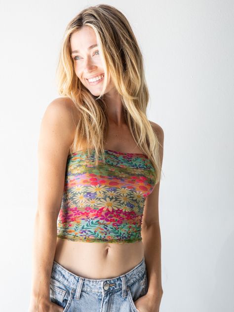 Preppy Mode, Cute Hiking Outfit, Boho Bandeau, Bandeau Crop Top, Strapless Bandeau, Aesthetic Shirts, Floral Outfit, Floral Headbands, Natural Life