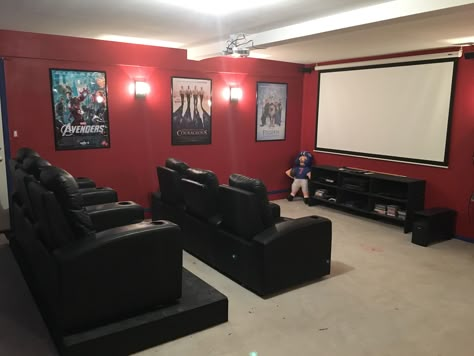 Bloxburg Cinema, Movie Theater Home, Cinema Room Ideas, Room Bloxburg, Theater Room Decor, Movie Room Ideas, Movie Theater Rooms, Home Theater Room Design, Theater Room Design