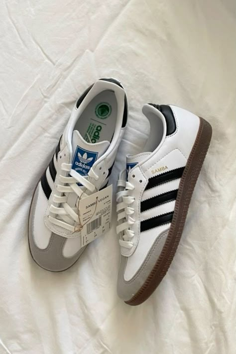 adidas Originals Samba Og Addidas Shoes Samba Outfits Men, Nike Samba, Adidas Men Outfit, Og Samba, Adidas Shoes For Men, Sambas Adidas, Snicker Shoes, Samba Sneakers, Adidas Shoe