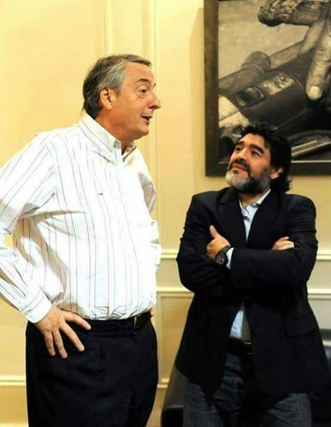 Néstor Kirchner y Diego Armando Maradona Nestor Kirchner, Only Live Once, Historical Photos, Girl Power, Rock And Roll, Aura, Soccer, Memes, Football