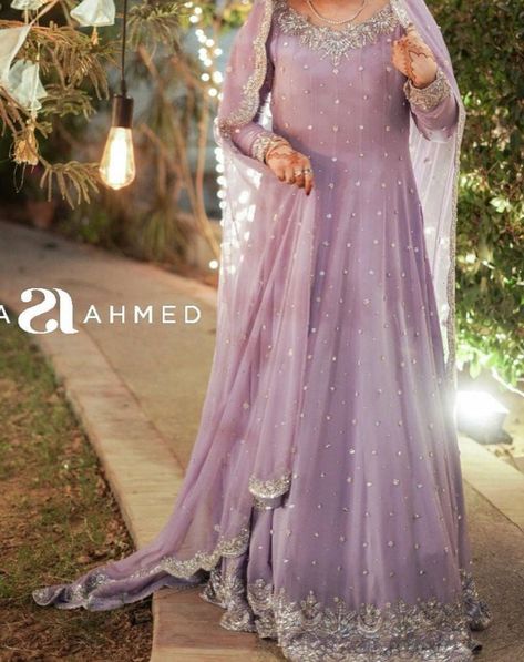 Light Purple Nikkah Dress, Lilac Bridal Dress, Lilac Nikkah Dress, Lavender Walima Dress, Baat Pakki Dress, Lilac Frock, Baat Pakki Ideas, Shaadi Dresses, Full Maxi Dress