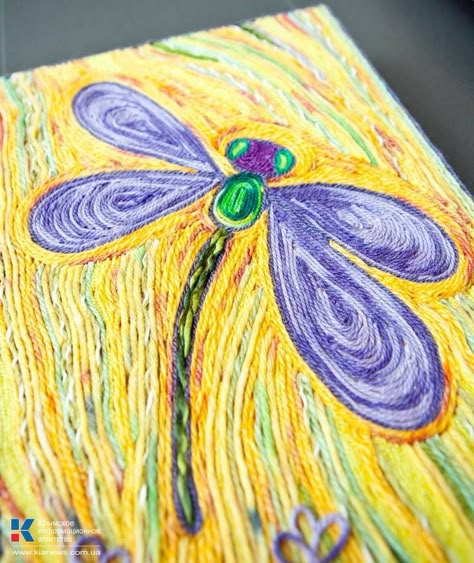 Yarn Pictures Art, Yarn Canvas Art Ideas, Yarn Art Ideas, Yarn Painting Art Ideas, Thread Painting On Paper, Yarn Art On Canvas, Mexican Yarn Art, Fiber Painting, Painting With Yarn