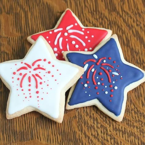 Patriotic Sugar Cookies, Fourth Of July Cookies, 4th Of July Cookies, Patriotic Cookies, Patriotic Food, July Desserts, Blue Cookies, Sugar Cookie Ideas, 4th Of July Desserts