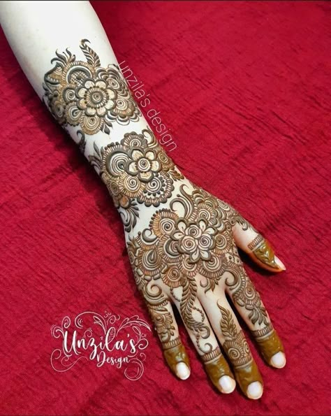 Khafif Mahendi Design Front Hand, Mehandi Design Arabic Latest, Kafif Design Front Hand, Khafif Full Hand Mehndi Design, Back Hand Mehndi Designs Dubai, Mehandi Designs Khafif, Kafif Design Back Hand, Henna Back Hand Designs, Latest Arabic Mehndi Designs Back Hand