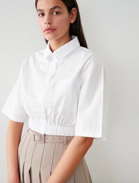 Short-Sleeve Shirts for Summer 2020 – theFashionSpot Cropped White Shirt, Pixie Market, Fashion Tops Blouse, Poplin Shirt, Trendy Tops, Fashion Details, Fashion Tops, White Linen, Look Fashion