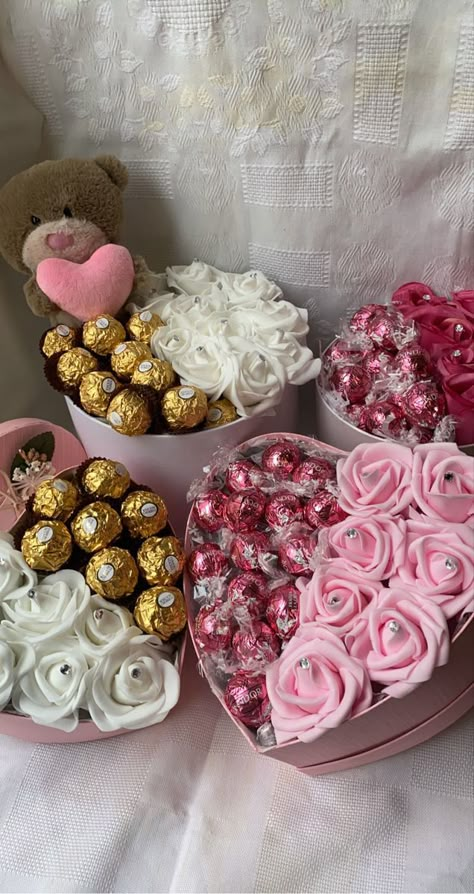 Cute Sister Birthday Gifts, Graduation Gift Ideas For Girlfriend, Valentine's Day Gift For Girlfriend, Valentines Gift Girlfriend, How To Decorate A Box Gift, Eid Baskets Gift Ideas, Eid Presents Gift Ideas, Valentine Gifts Aesthetic, Christmas Ideas For Wife